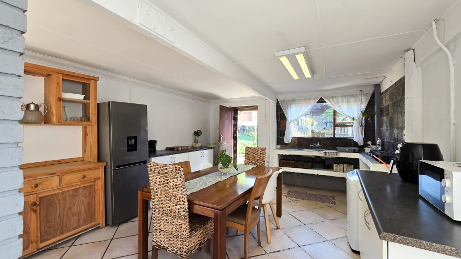 6 Bedroom Property for Sale in Cove Rock Eastern Cape